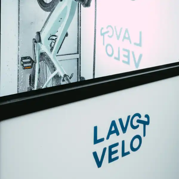 Station Lavovélo L01 vue de face installation professionnelle