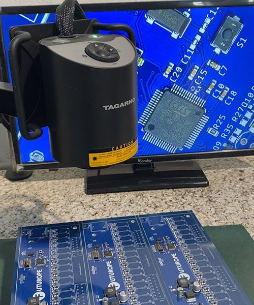 Microscope numérique permettant d'inspecter les soudures des composants montés en surfaces en sortie d'assemblage de cartes électroniques